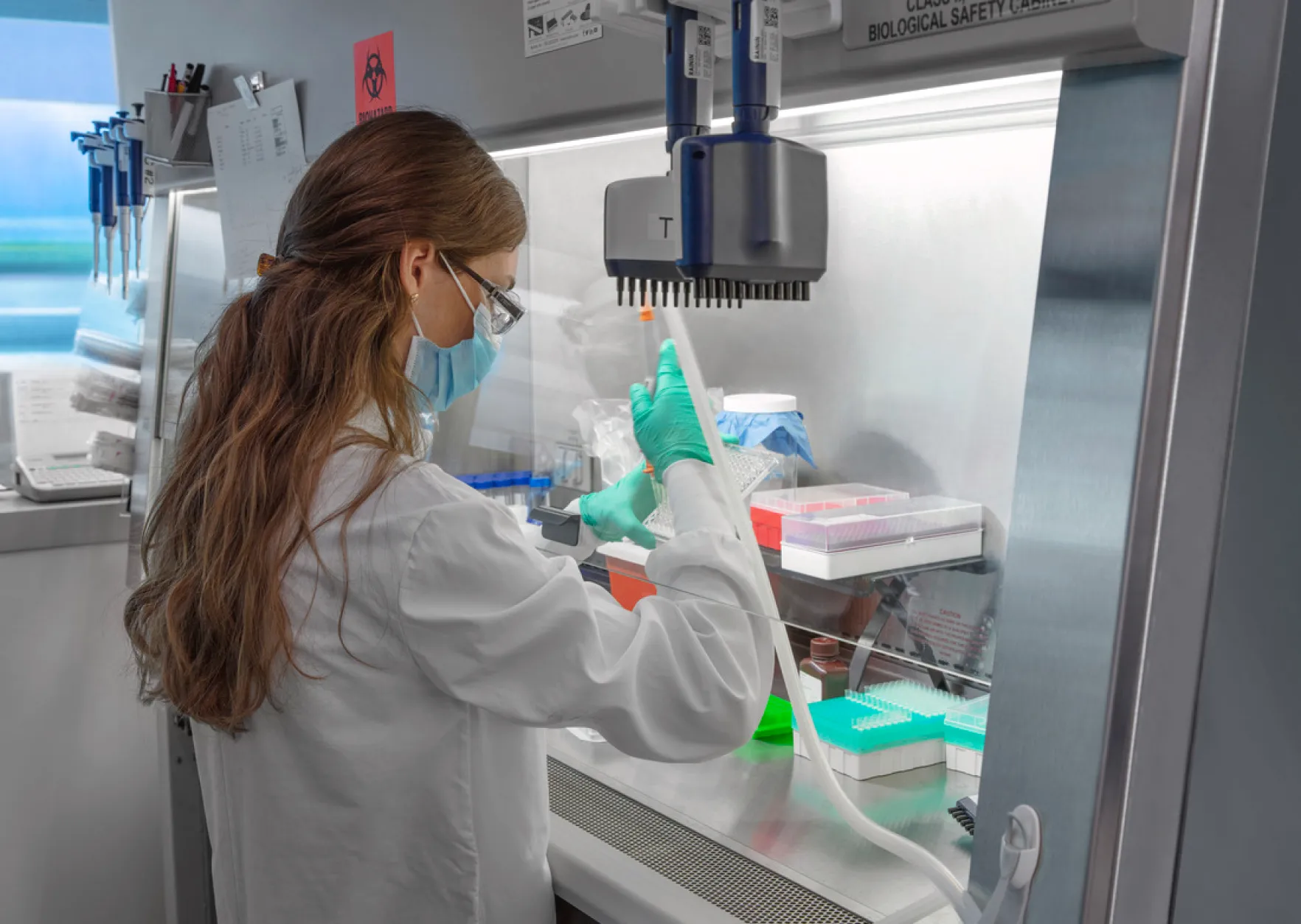 -Scientist-Working-Protective-Gear