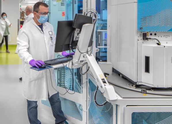 A Gilead scientist on a computer in a laboratory